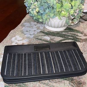 Sovrano Zip Around Travel Wallet Chambray Stripe Holds Credit Cards, Photos EUC